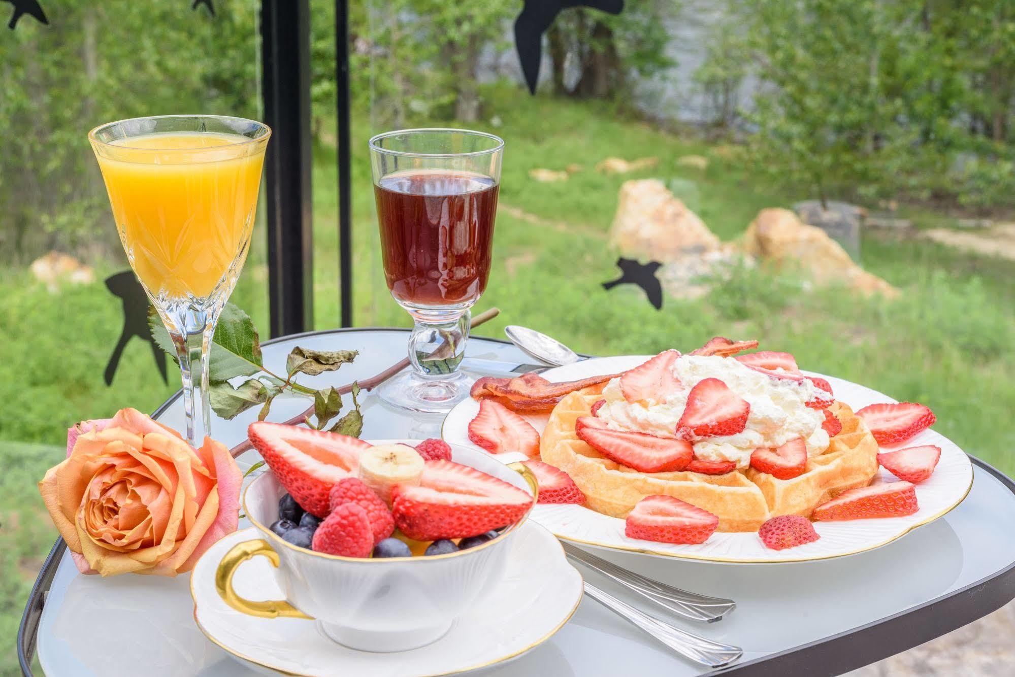 Noble House Suites B&B Grand Forks Eksteriør billede