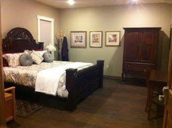 Noble House Suites B&B Grand Forks Eksteriør billede
